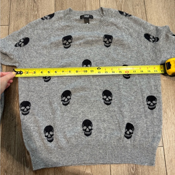 Aqua 100% Cashmere Skull Sweater Gray Black Print Crewneck Soft Luxury Small - Picture 11 of 12